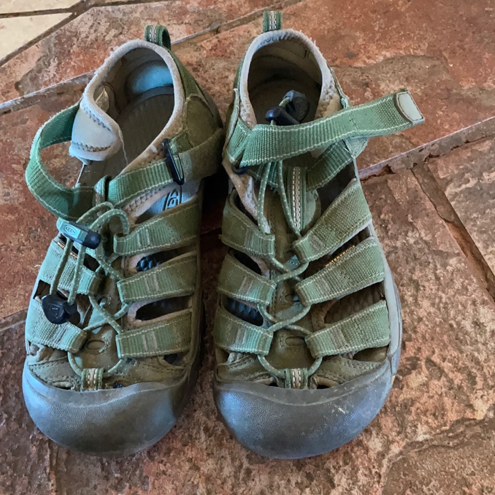 Kids keen sandals